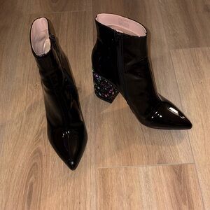 Betsey Johnson Black patent boots, 8M.